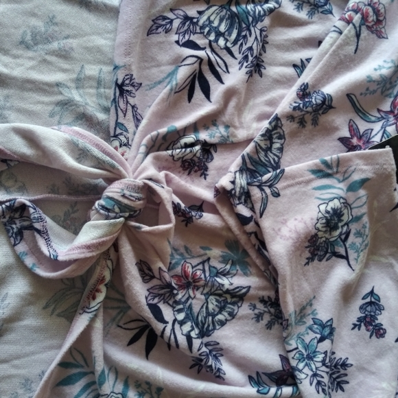 Massini floral Women Long Sleeve Top - Picture 6 of 11